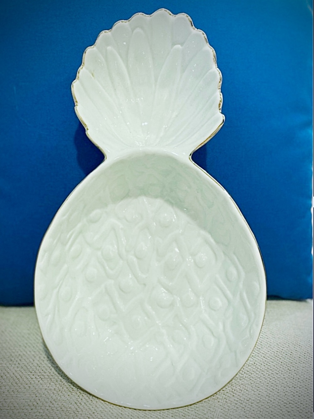 Lilly Pulitzer White Gold Rim Porcelain 15"L Glazed Pineapple Serving Bowl NWOT